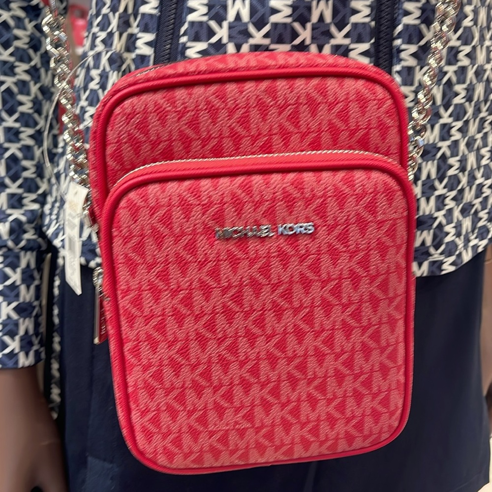 MICHAEL KORS Jet Set Travel Md Signature Logo Crossbody Flight Bag
DK RASPBERRY - Picture 15 of 16